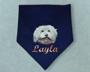 Hundehalstuch mit Namen und Motiv bestickt - handgemacht von Stickfinchen