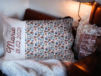 Babykissen Blumen personalisiert mit Namen