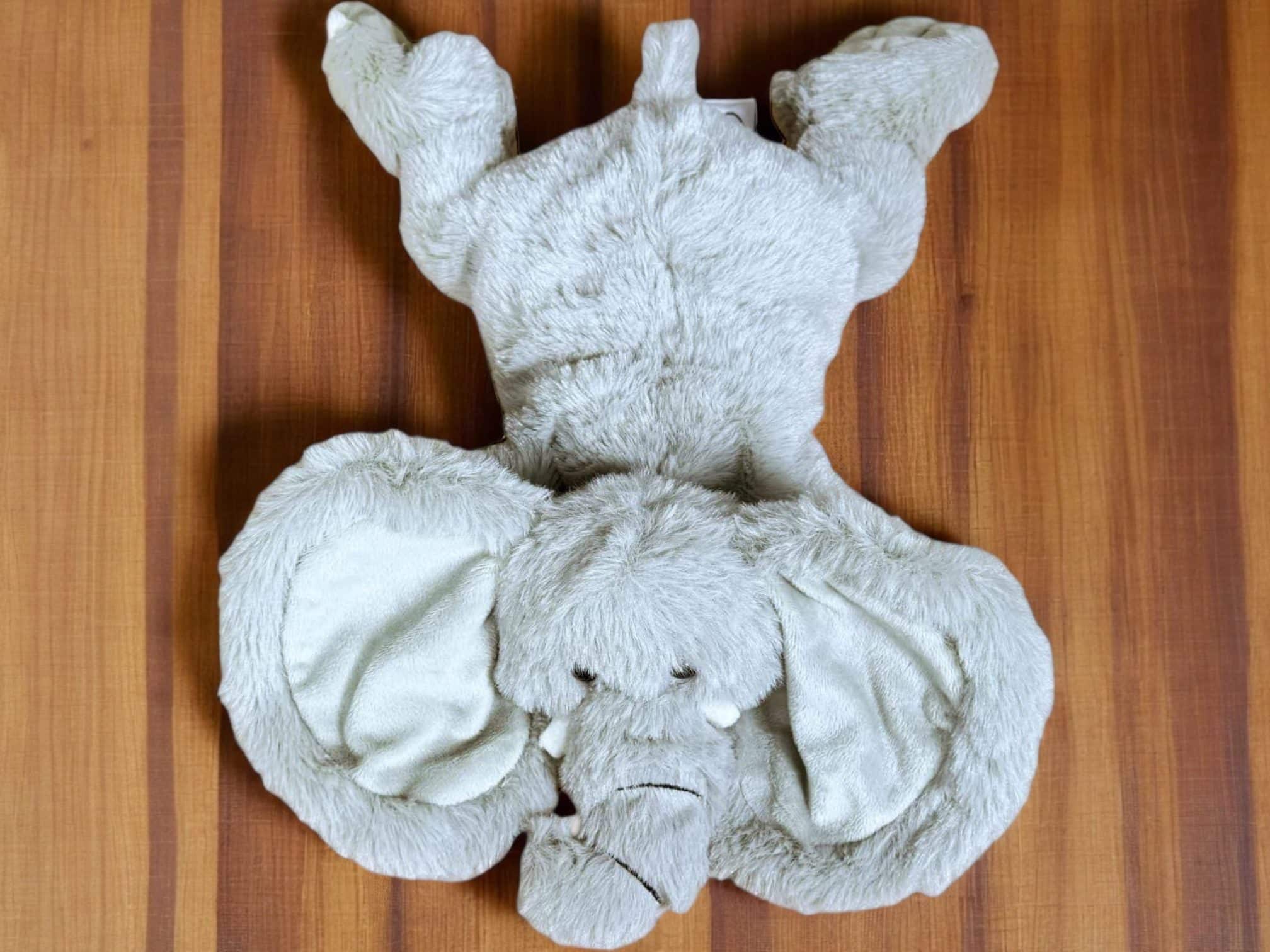 Elefant mit Namen und Datum bestickt von Stickfinchen