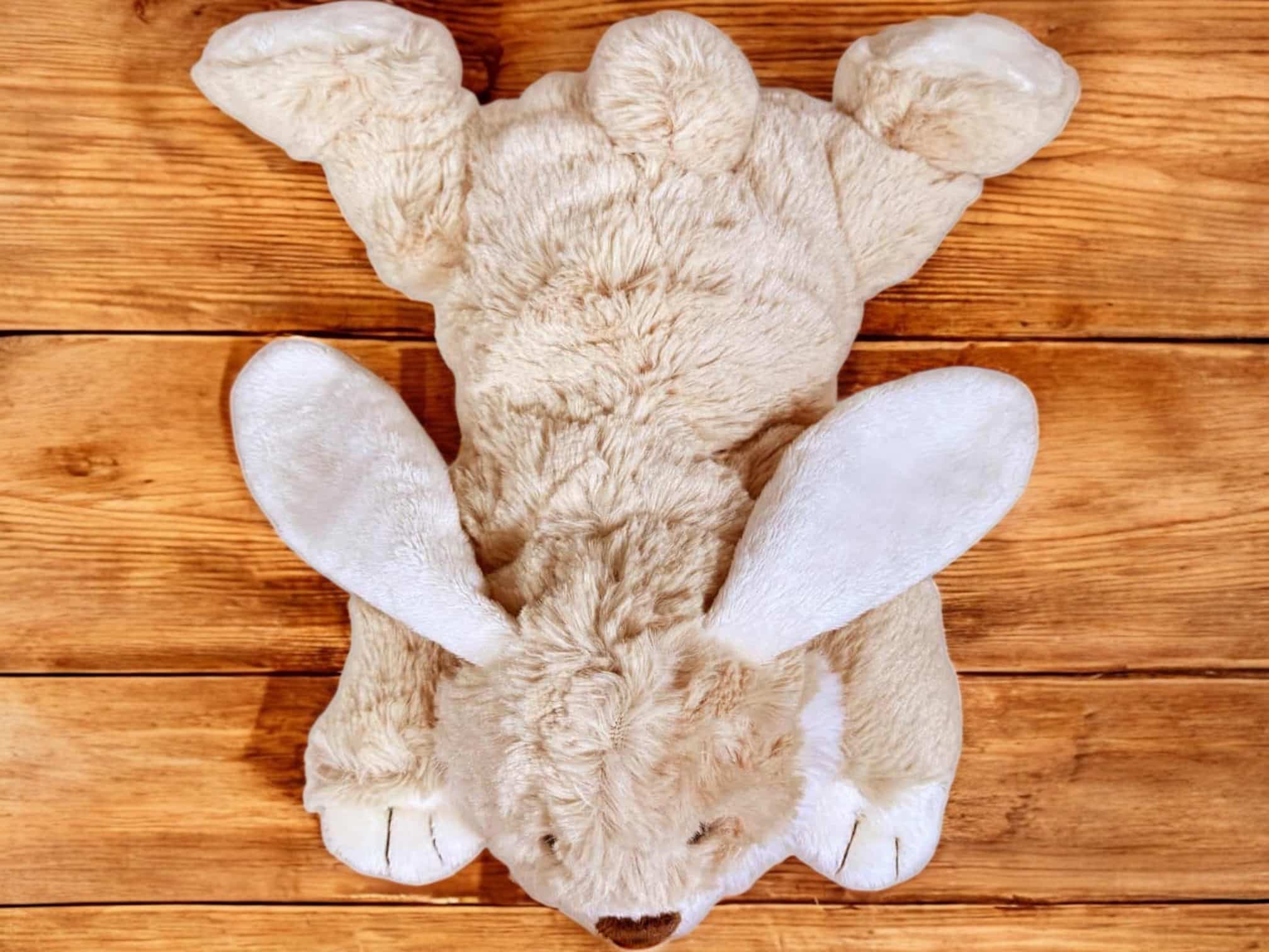 Kuscheltier Kaninchen mit Name und Datum bestickt von Stickfinchen