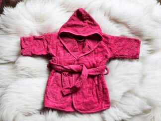Kinderbademantel fuchsia mit Namen bestickt von Stickfinchen
