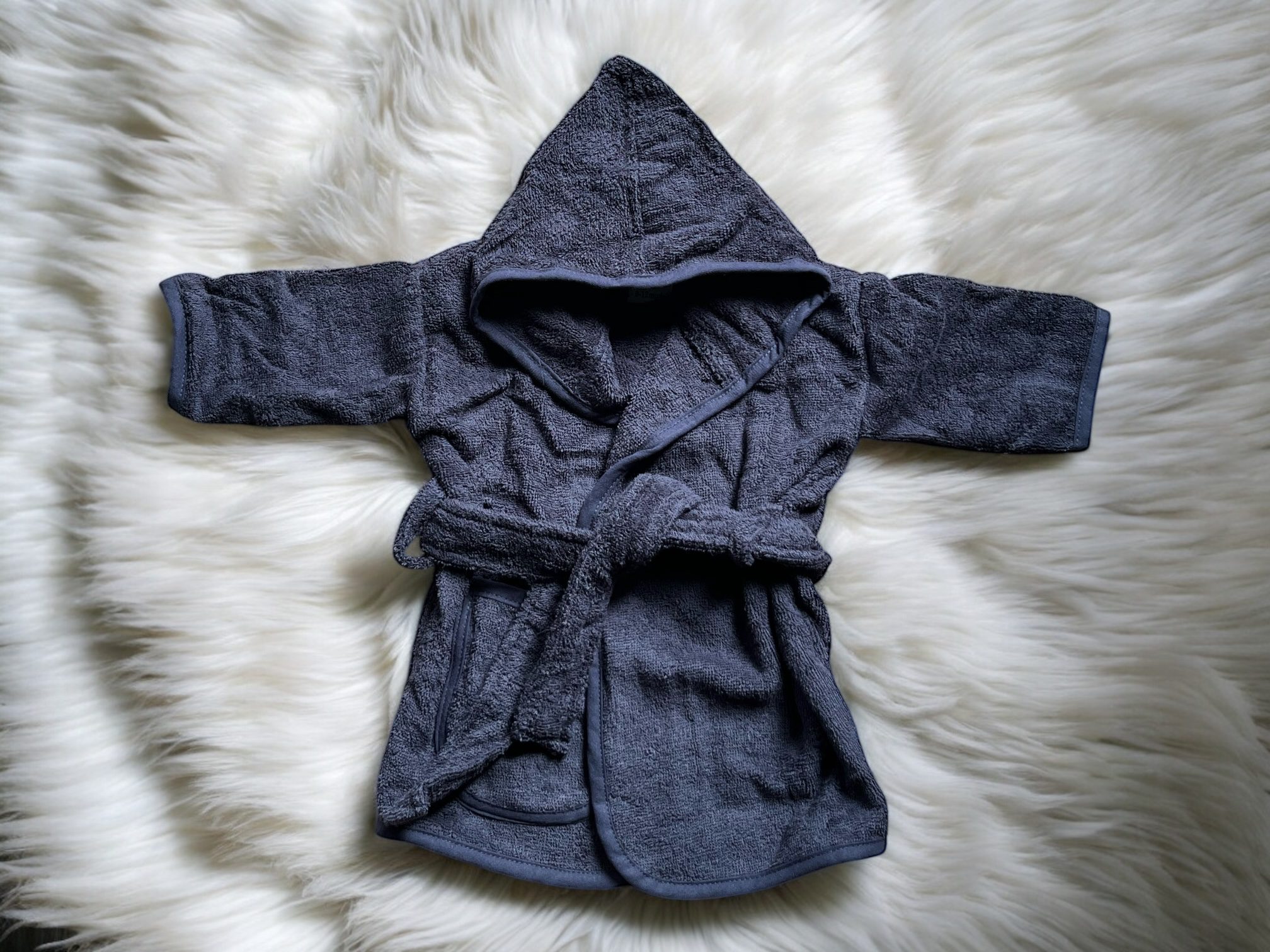 Kinderbademantel navy mit Namen bestickt von Stickfinchen
