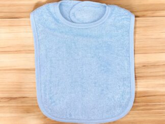 Lätzchen hellblau mit Namen und Motiv bestickt von Stickfinchen