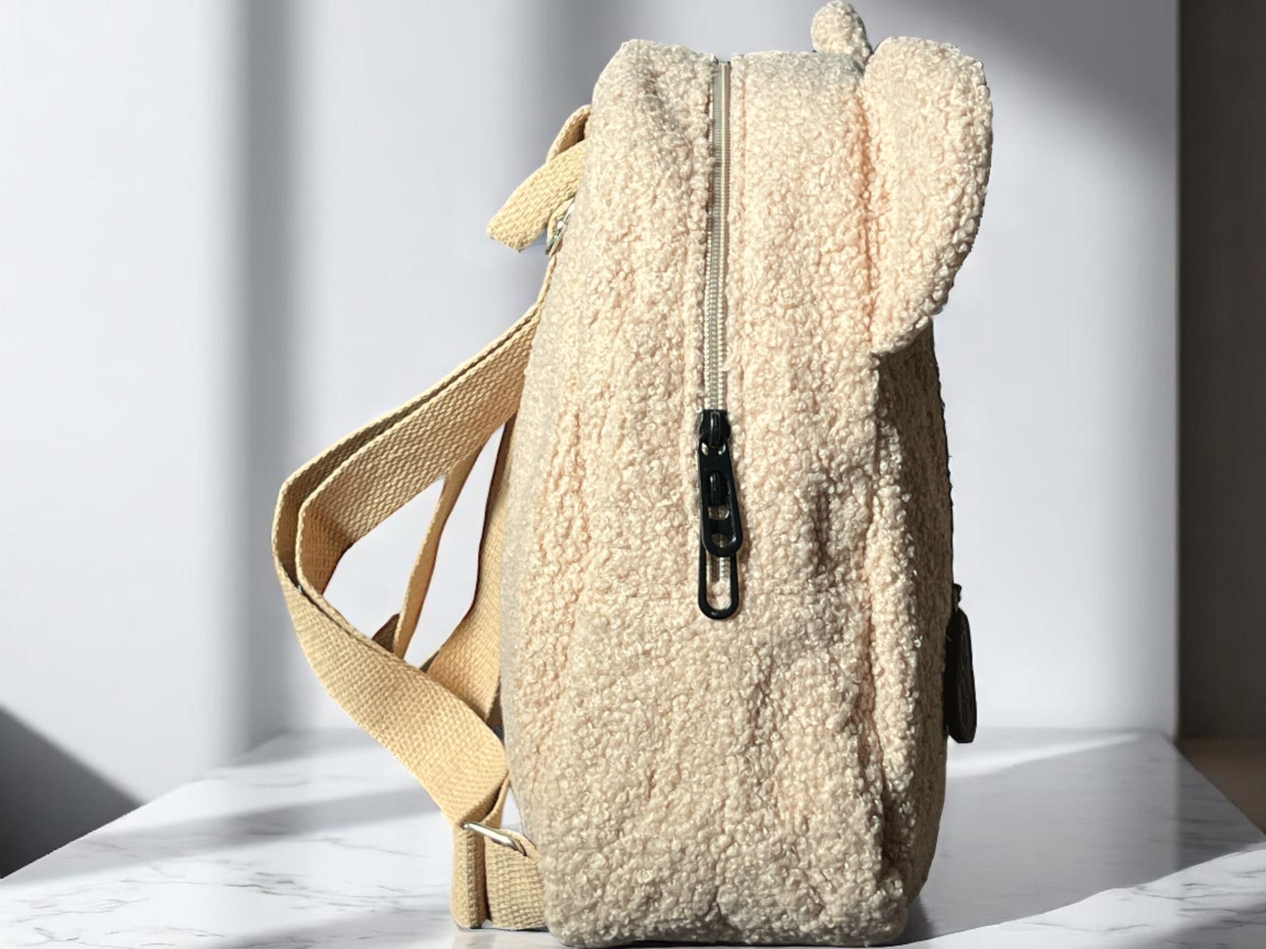 Kinderrucksack beige Plüsch personalisiert – Bild 3