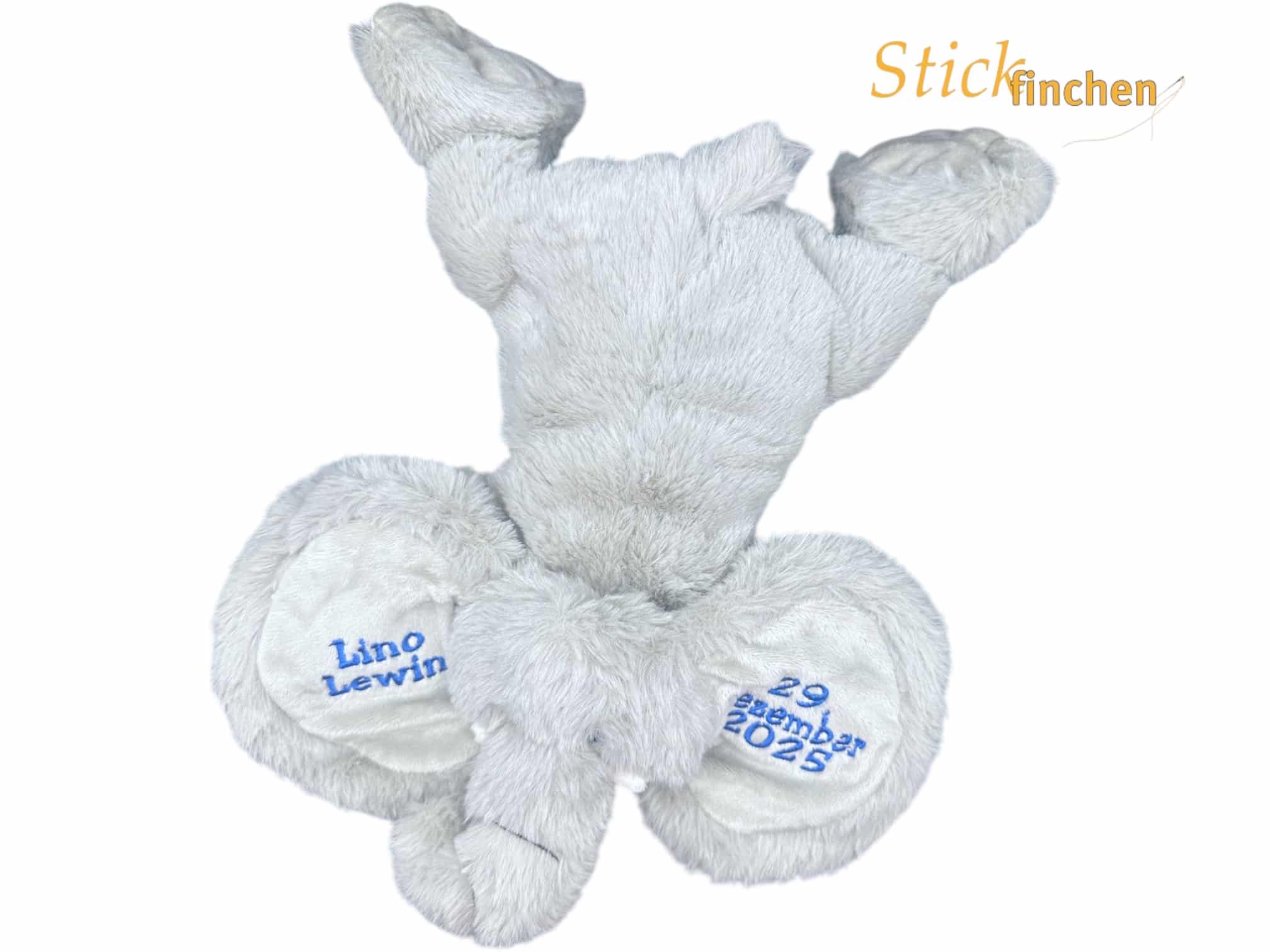 Elefant Kuscheltier mit Namen und Datum bestickt von Stickfinchen