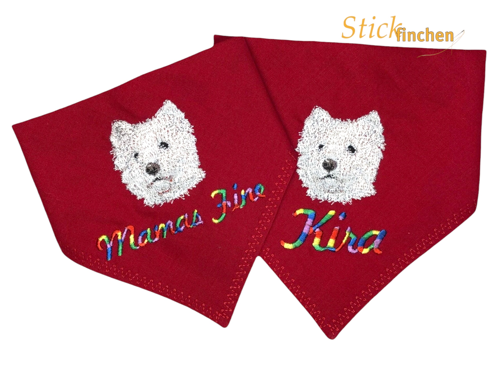 Hund trägt Halstuch mit Namen und Motiv bestickt - handgemacht von Stickfinchen