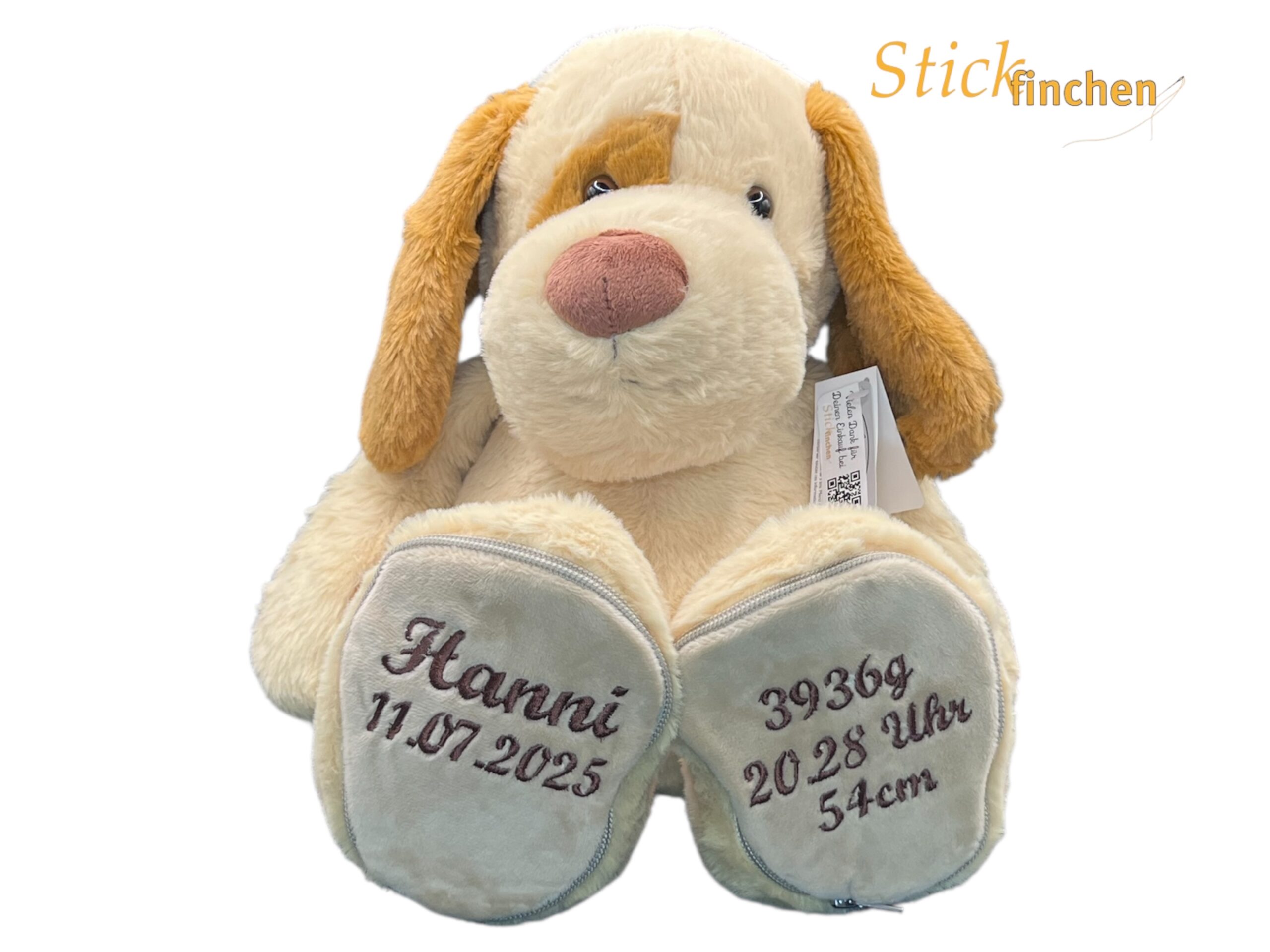 Kuscheltier Hund mit Namen und Datum bestickt von Stickfinchen