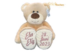 Kuscheltier Teddy mit Namen und Datum bestickt von Stickfinchen