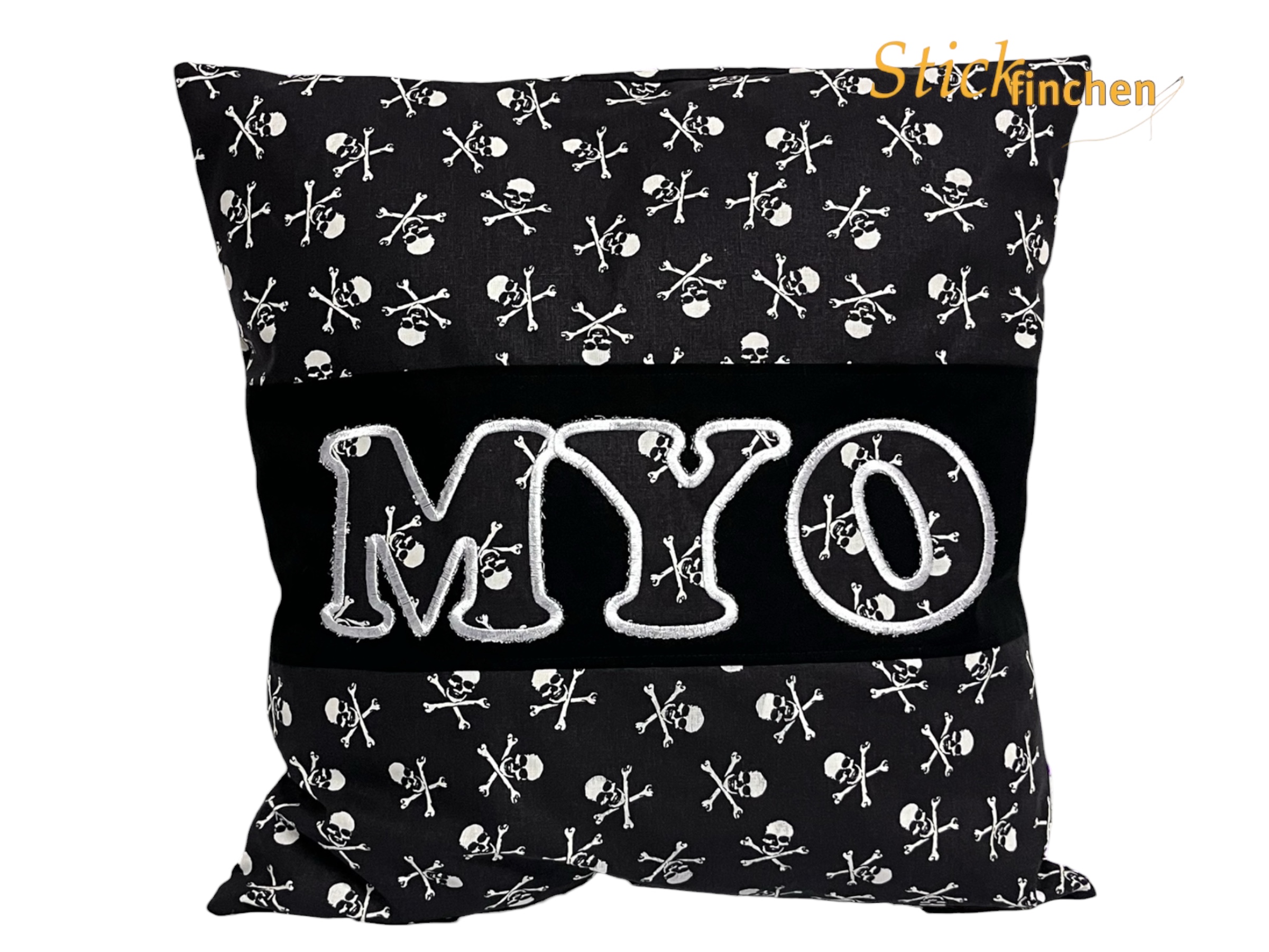 Namenskissen Totenkopf Dekokissen mit Namen von Stickfinchen