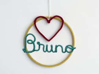 Wanddeko Drahtname im Ring von Stickfinchen