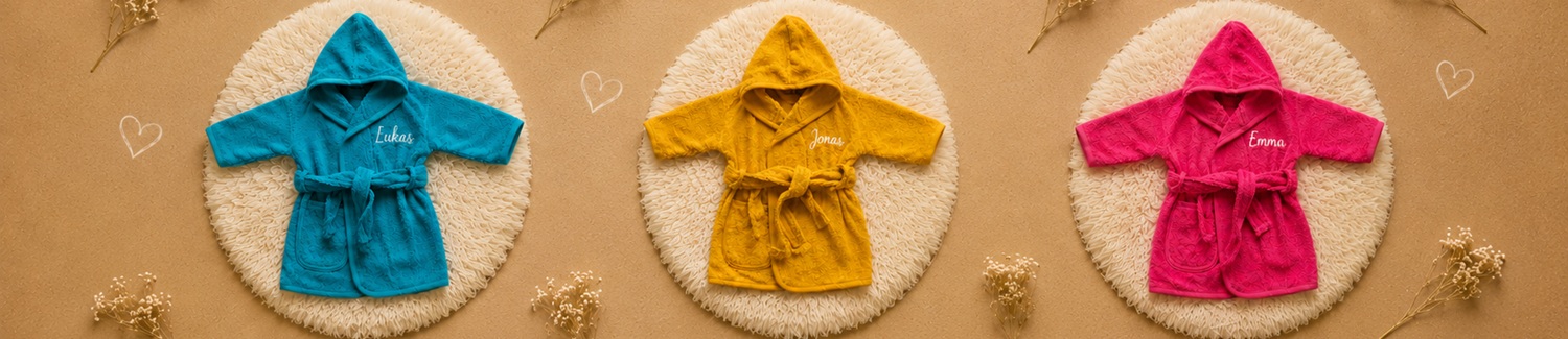 Babybademäntel für Neugeborene mit Namen von Stickfinchen Personalisierte Babybademäntel für Babys und Kinder von Stickfinchen