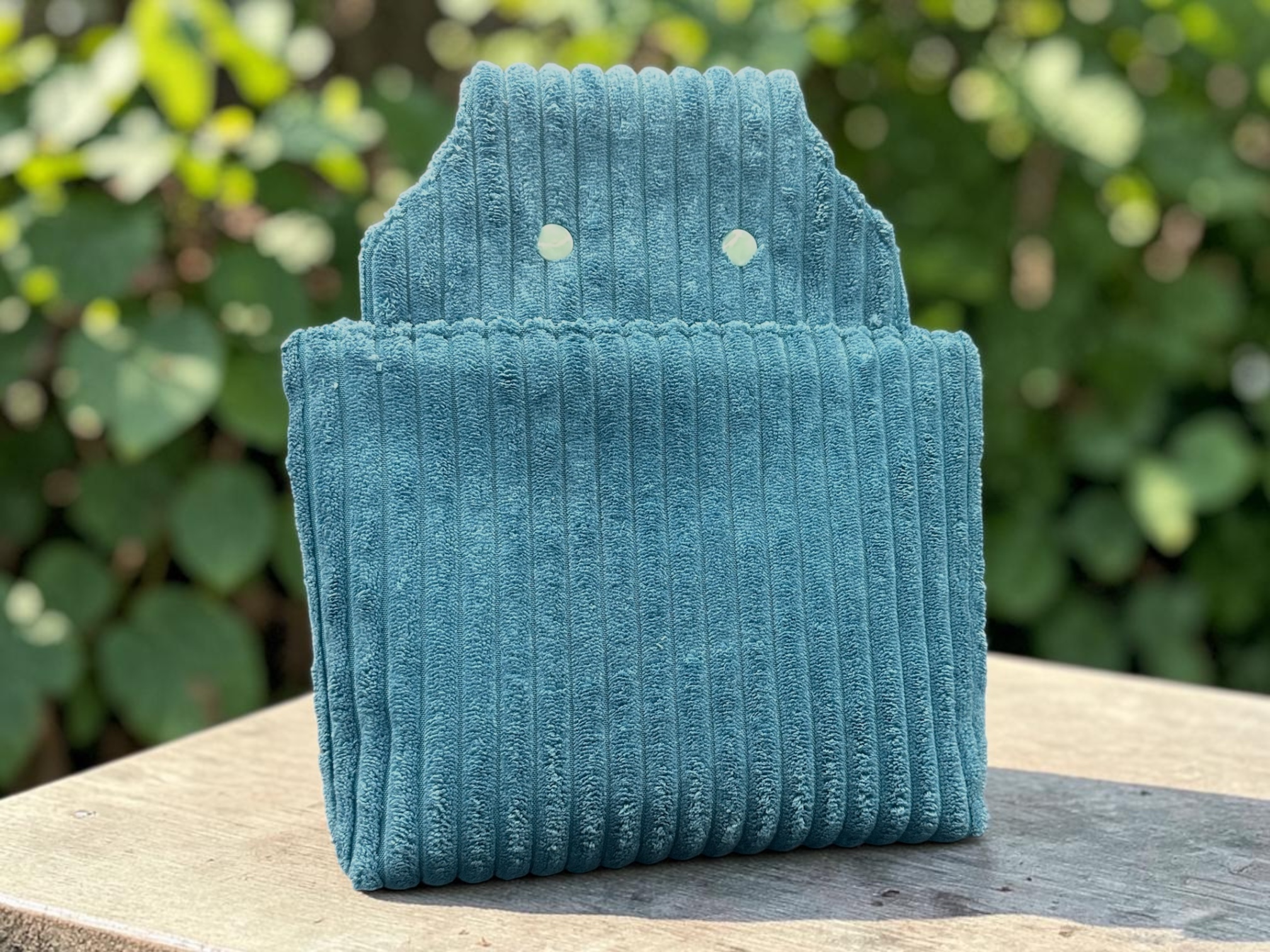 Gürteltasche aus Breitcord in der Farbe petrol. Handgemacht