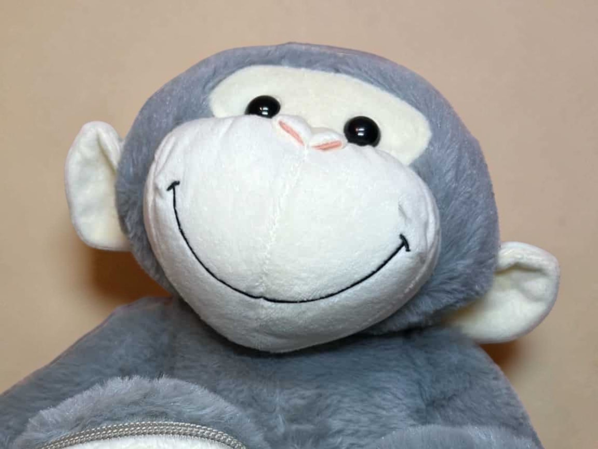 Nahaufnahme vom Affen Kuscheltier